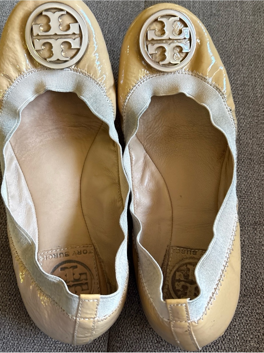 Tory Burch luxury Caroline beige patent leather gold Reva Logo Ballet Flats 6 - Picture 3 of 7